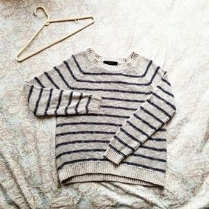 Forever 21 White and Blue Striped Knitted Sweater
